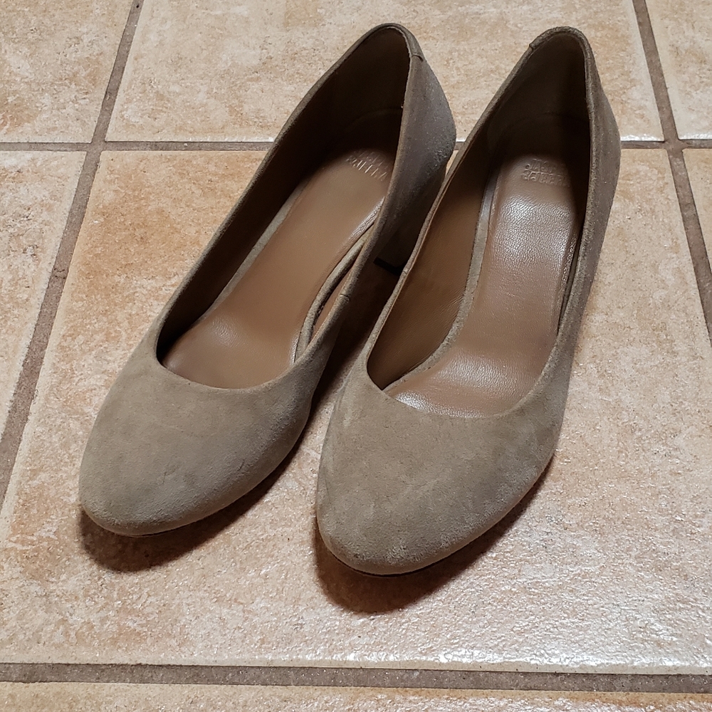Jasper & Jeera Metallic Suede Pumps - Picture 2 of 5